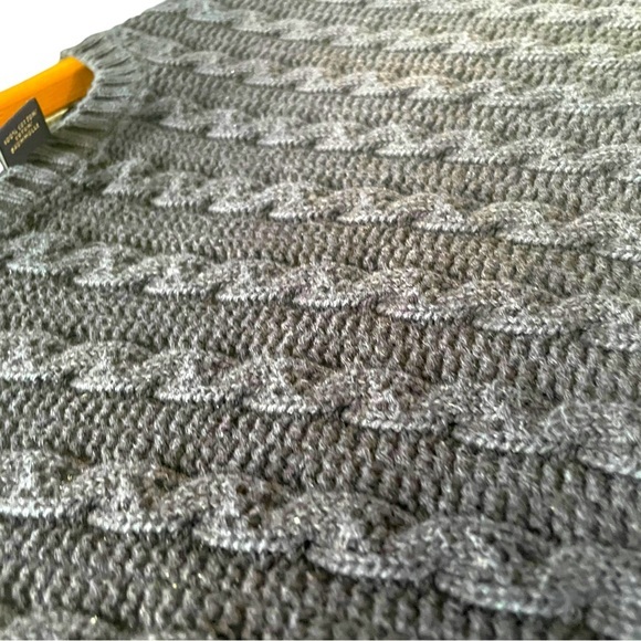 Lands End Navy Women’s Cable Knit Sweater in EUC, size Medium (10-12) - Picture 2 of 5